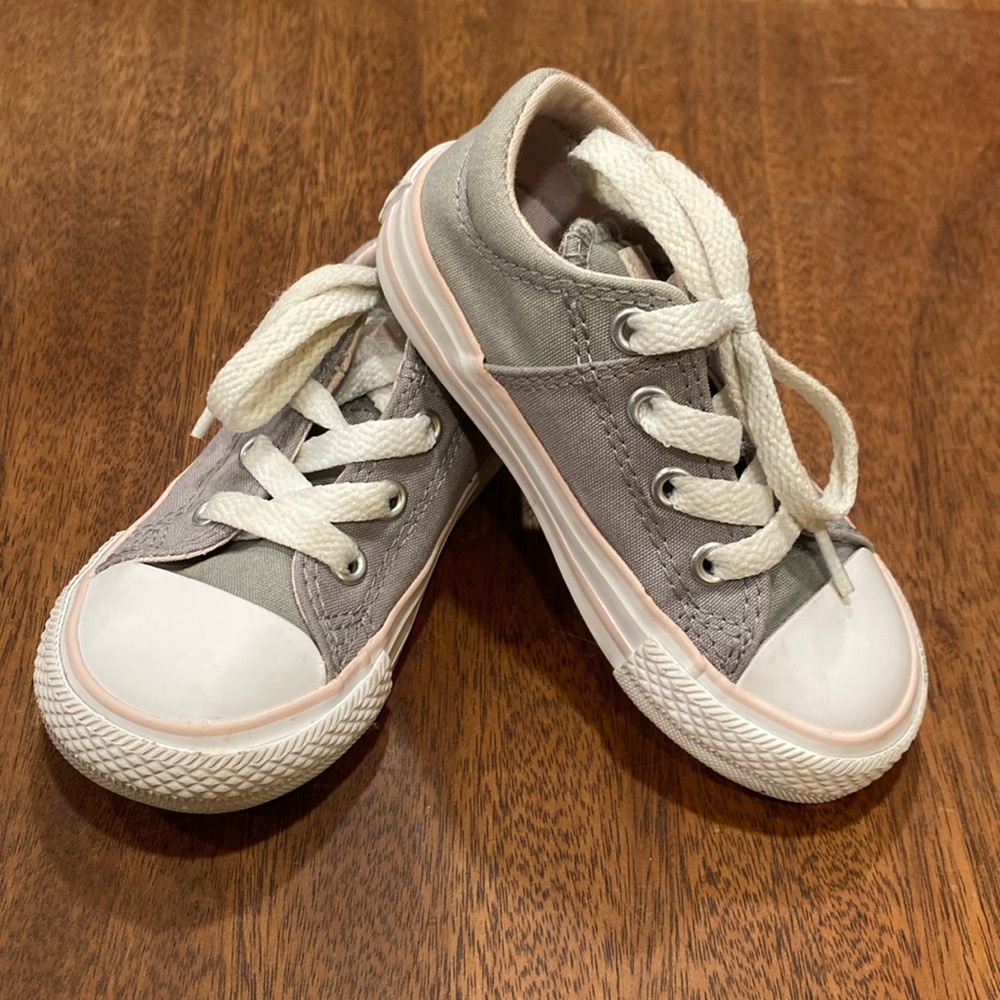 Converse Toddler size 6 Gray Pink